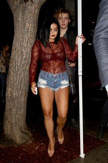 Ariel Winter feet photo thumbnail