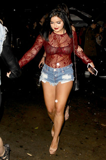 Ariel Winter feet photo thumbnail