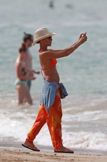 Jada Pinkett Smith feet photo thumbnail