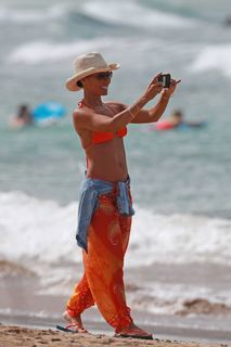 Jada Pinkett Smith feet photo thumbnail