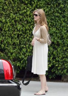 Delta Goodrem feet photo thumbnail