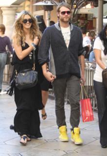 Delta Goodrem feet photo thumbnail