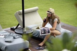Delta Goodrem feet photo thumbnail