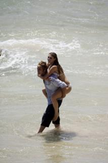 Delta Goodrem feet photo thumbnail