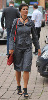 Sahra Wagenknecht feet photo 2