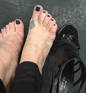 Melissa Joan Hart feet photo thumbnail