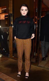 Maisie Williams feet photo thumbnail