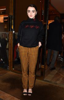 Maisie Williams feet photo thumbnail