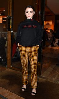 Maisie Williams feet photo thumbnail