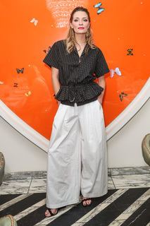 Mischa Barton feet photo thumbnail