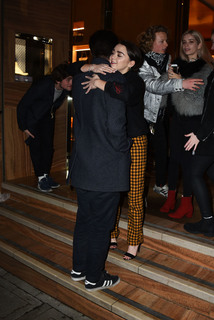 Maisie Williams feet photo thumbnail