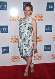 Anna Chlumsky feet photo 1