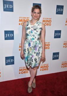 Anna Chlumsky feet photo 2