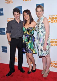 Anna Chlumsky feet photo 4