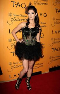 Ashley Greene feet photo thumbnail