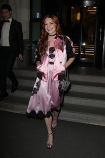Lindsay Lohan feet photo thumbnail