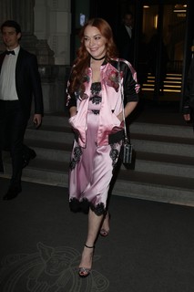 Lindsay Lohan feet photo thumbnail