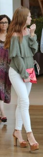 Marina Ruy Barbosa feet photo thumbnail