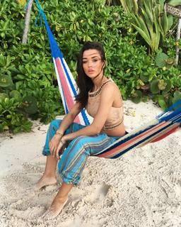 Amy Jackson feet photo thumbnail