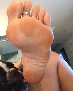 Karin Klemp feet photo thumbnail