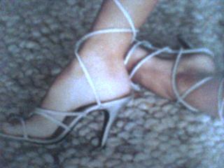 Deborah Secco feet photo thumbnail