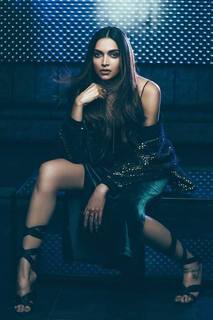 Deepika Padukone feet photo thumbnail