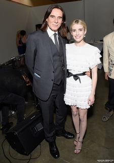 Emma Roberts feet photo thumbnail