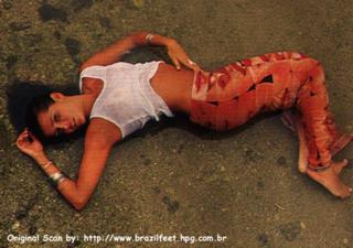 Deborah Secco feet photo thumbnail