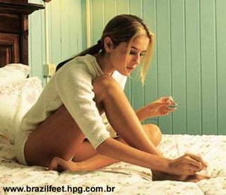 Deborah Secco feet photo thumbnail
