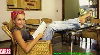 Deborah Secco feet photo thumbnail