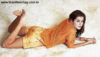 Deborah Secco feet photo thumbnail