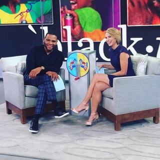 Amy Robach feet photo thumbnail