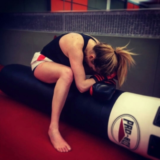 Ellie Goulding feet photo thumbnail