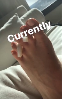 Iskra Lawrence feet photo thumbnail