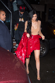 Kylie Jenner feet photo thumbnail