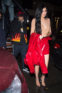 Kylie Jenner feet photo thumbnail