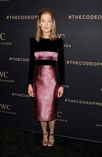 Rosamund Pike feet photo thumbnail