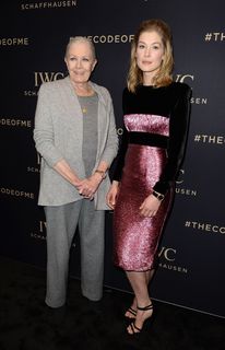 Rosamund Pike feet photo thumbnail