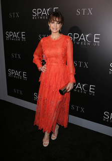Carla Gugino feet photo thumbnail