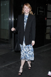 Bryce Dallas Howard feet photo thumbnail