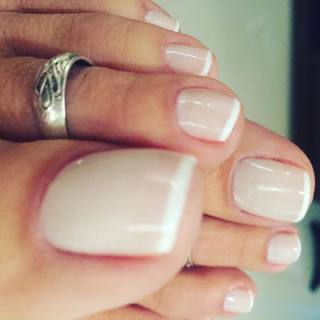 Karin Klemp feet photo thumbnail