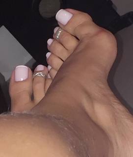 Karin Klemp feet photo thumbnail
