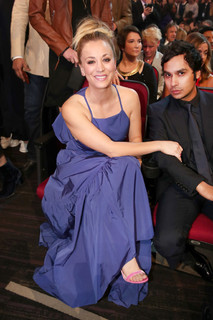 Kaley Cuoco feet photo thumbnail