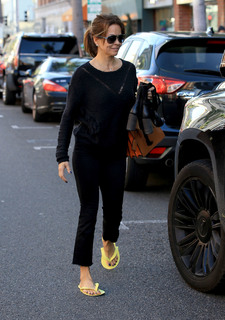 Brooke Burke feet photo thumbnail