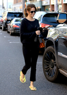 Brooke Burke feet photo thumbnail