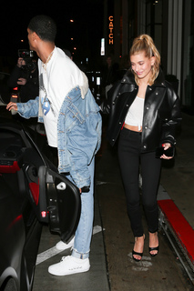 Hailey Bieber feet photo thumbnail