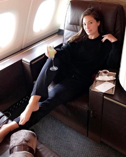 Ashley Graham feet photo thumbnail