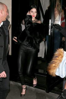 Kendall Jenner feet photo thumbnail