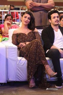Shruti Haasan feet photo thumbnail