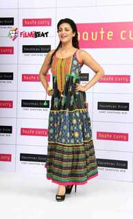 Shruti Haasan feet photo thumbnail